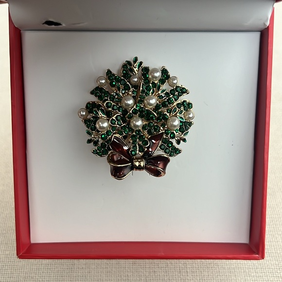 Charter Club Gold-Tone Crystal & Faux Pearl Wreath Pin/ Brooch New in Box $29.50 - Picture 2 of 6